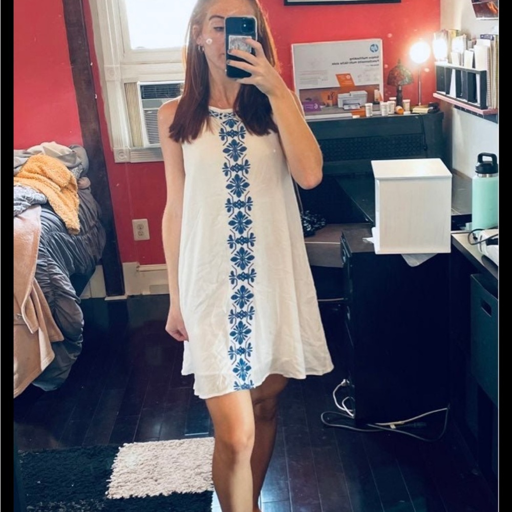Dress - Picture 4 of 11